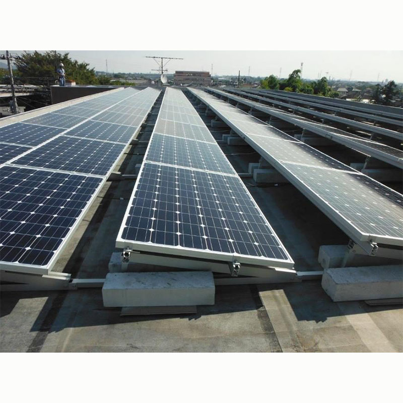 أنظمة تركيب الألواح الشمسية على الأسطح المسطحة: حلول هندسية لتركيب أنظمة الطاقة الشمسية الموثوقة وعالية الإنتاجية