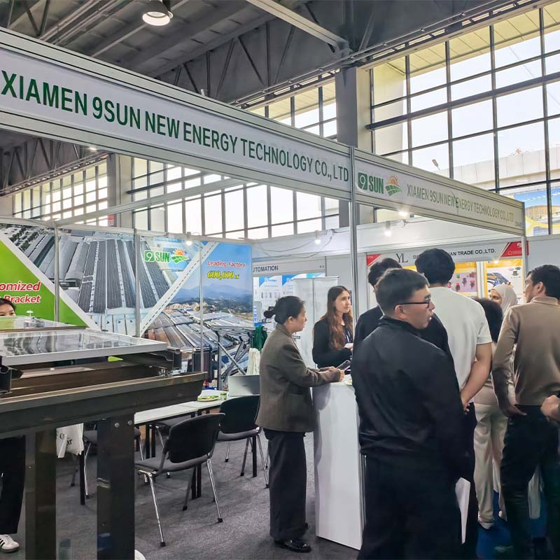 Buyer inspecting aluminium solar panel clamps and rail samples at the booth
